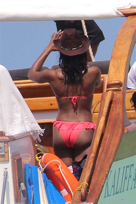 Naomi campbell is a member of the following lists: NAOMI CAMPBELL in Bikini at a Boat in Kenya - HawtCelebs