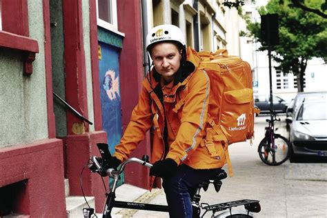 Corona Zeiten In Heidelberg So Bringt Der Lieferando Fahrrad Kurier