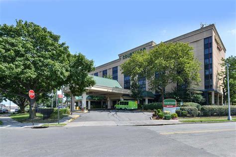 Courtyard By Marriott Laguardia Airport Hotel Find Hotels Nyc