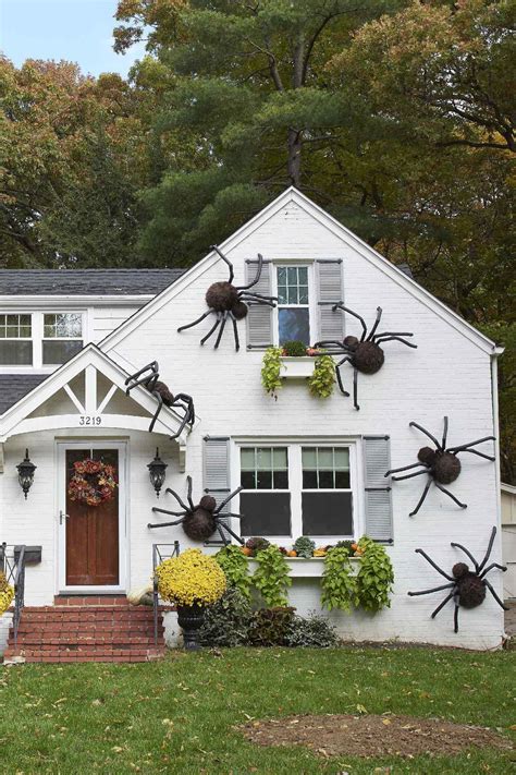 How To Make Giant Diy Spiders For Halloween Halloween Outdoor