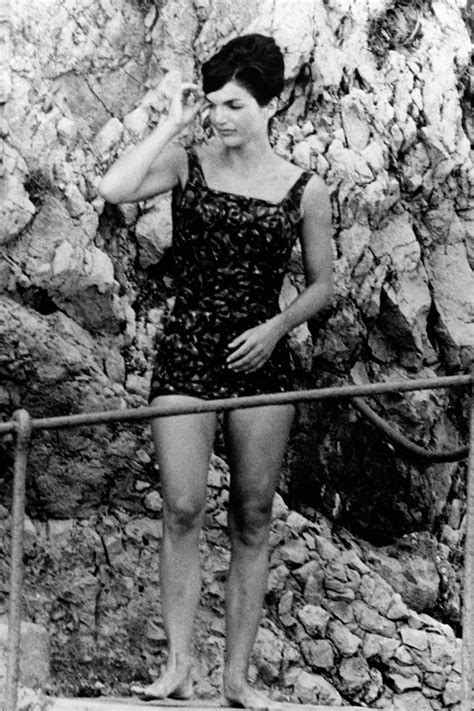 Mode Le Style De Jackie Kennedy En Photos Culte Jackie Kennedy Maillot De Bain Jacqueline