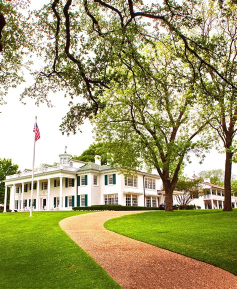 Perhaps the most famous estate in Texas, the landmark Mount Vernon