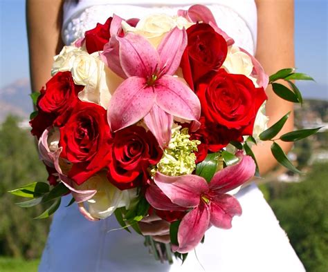 Red Roses And Asiatic Lilies Bridal Bouquet Jennys Flowers Jenny