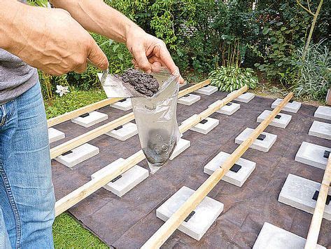 Das fundament gewährleistet eine hohe standfestigkeit. Höhenniveau bei Terrassen mit Betontütchen ausgleichen in 2020 | Selber bauen garten, Garten ...