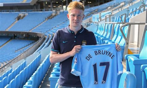 Pep guardiola says that kevin de bruyne is out of manchester city's crucial premier league game against neighbours manchester united on wednesday, after the champions defeated tottenham hotspur to go back to the top of the premier league. Exact drie jaar geleden tekende Kevin De Bruyne bij ...