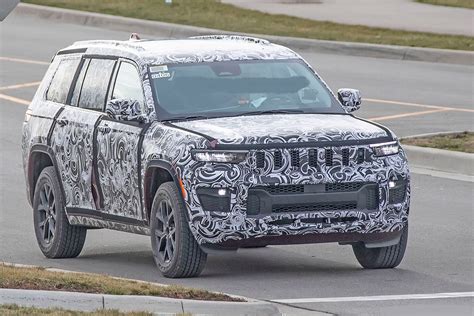 2023 Jeep Grand Cherokee Spied Testing With Mild Refreshments 2022 Cars