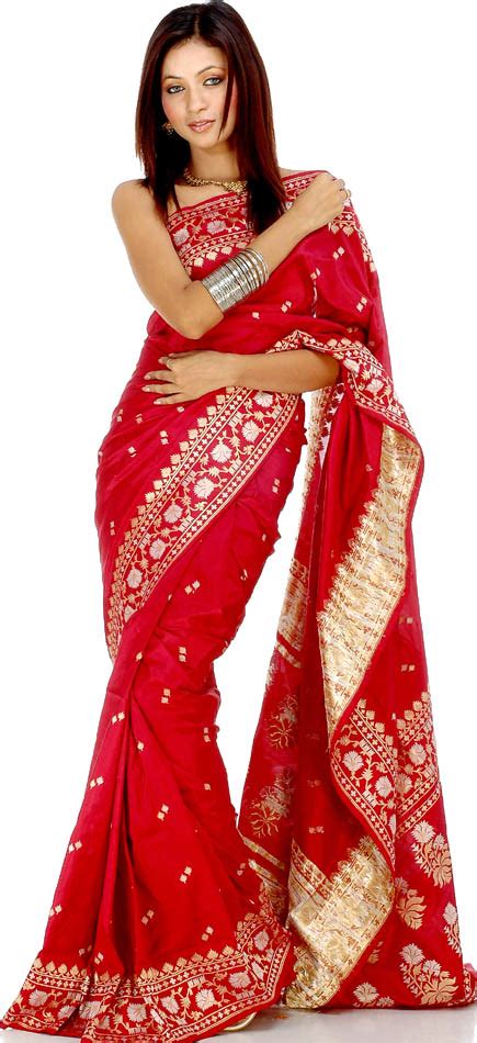 Sari merupakan pakaian tenunan khas yang dipakai oleh semua kalangan orang india. KAUM INDIA - Pakaian Tradisional Di Malaysia