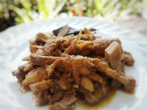 Nangka muda•telur rebus, ayam (boleh kalau mau di masukan)•gula merah yang coklat pekat•santan(kalau pke yang saset 2buah)•daun salam•daun jeruk. Resep Lezat Cara Membuat Gudeg Nangka - Mesin Parut Kelapa