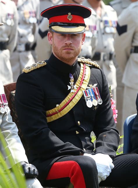 Принц генри (гарри) чарльз альберт дэвид, герцог сассекский (англ. Le prince Harry capitaine général des Royal Marines ...