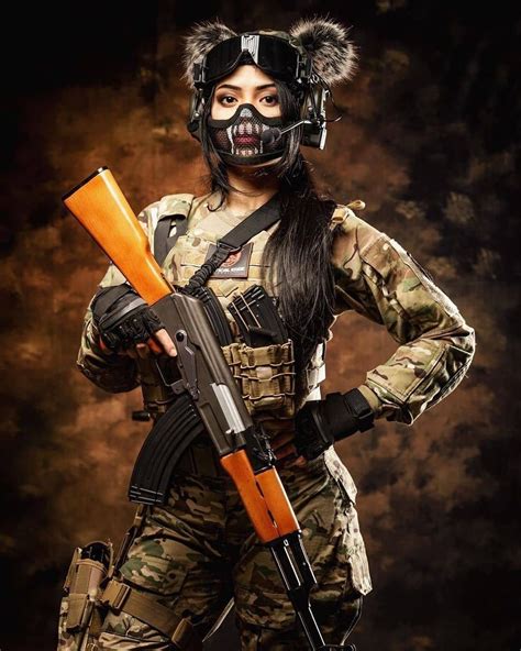 gun babe with ears 2016 trends summer trends mädchen in uniform great beards military women