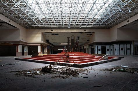 Abandoned Malls In America 20 Images Of Economic Collapse In Action