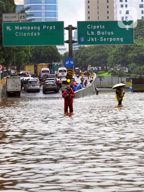 Air Kali Meluap Sejumlah Wilayah Di Ragunan Jakarta Selatan Banjir News Liputan Com