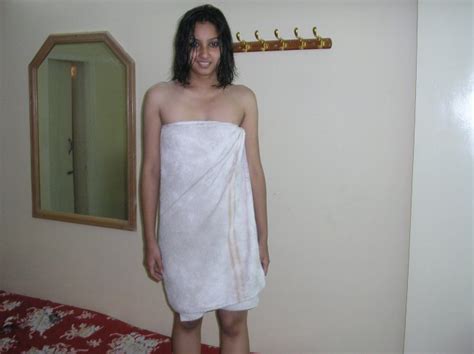 Desi Aunty In Bathroom Nude Gallery
