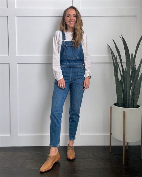 Overalls With White Eyelet Shirt Simple Outfits Fall Outfits Top