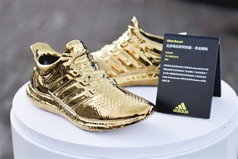 Adidas Ultra Boost 臺北馬拉松特別版 跑鞋藝術家 李淳 2015 特以陶瓷燒製呈現 黃金戰靴