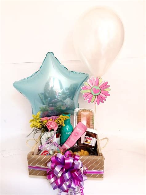Tortas, globos, canastas gourmet, anchetas temáticas, combos, osos de peluche, chocolates, regalos de cumpleaños, canastas para bebés, canastas con chocolates, ramos de flores, bouquets, arreglos de flores y frutas, canastas con frutas. Desayuno Sorpresa Deslumbrante Mujer en 2020 | Cajas para ...