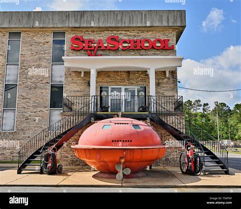 Education Center School Hi Res Stock Photography And Images Alamy