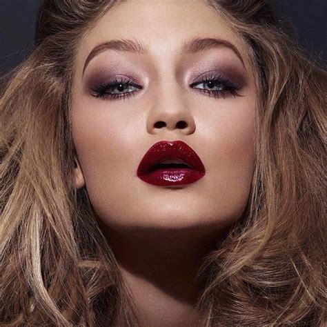 Gigi Hadid Fashion Celebrity Makeup Red Lip Makeup Fashion Makeup