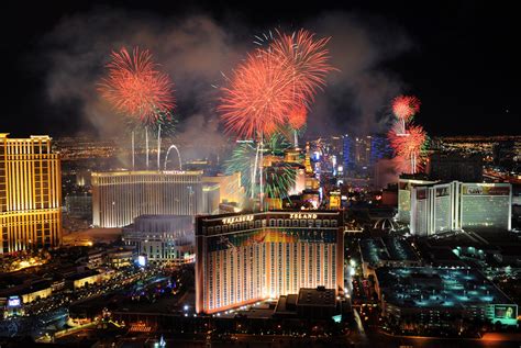 Fireworks Light Up The Las Vegas Strip New Year Celebrations 2015 Las Vegas Top Picks