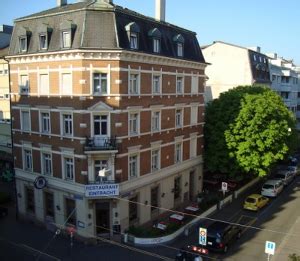 Das fleisch ist saftig und die panade knusprig. Willkommen im Restaurant Eintracht in Basel