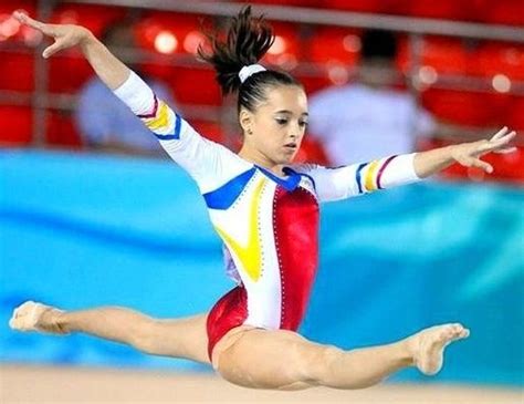 Larisa iordache (born june 19 in bucharest, romania) is an artistic gymnast. Larisa Iordache ataca podiumul mondial la gimnastica