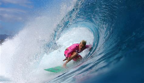 Women Just Want To Get Barreled Especially At Pipeline The Inertia