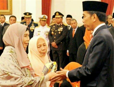 Resmi Syeikh Zainuddin Bergelar Pahlawan Nasional Lombokita
