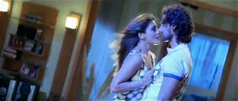 Rimi Sen Hot Romance Scene With Kunal Kapoor From Bollywood Movie Video Dailymotion