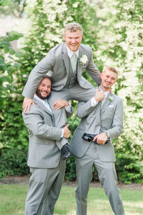 Unique Poses For Groom And Groomsmen