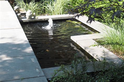 Water Features Pond With Bluestone Ramp Modern Garten Boston Von Perennial Landscape
