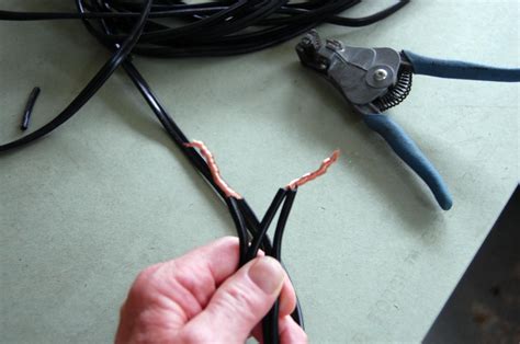 Splicing Speaker Wires With Speaker Wire Splice Connectors