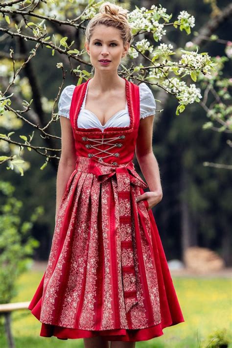 Dirndl ♥  Das Fest En 2020 Idées De Mode Robe Traditionnelle Belle Robe