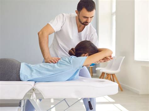 5 Reasons Chiropractic Is The Best Option For Pinched Nerve Pain Fox