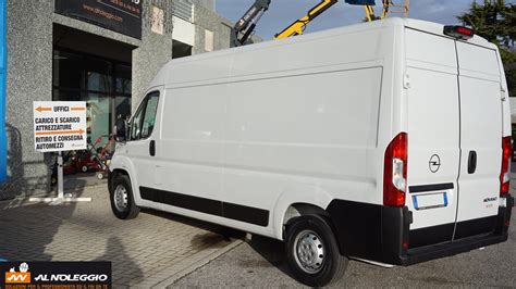 Noleggio Furgone Opel Movano Passo Lungo A Fontanelle Ampio Vano Di