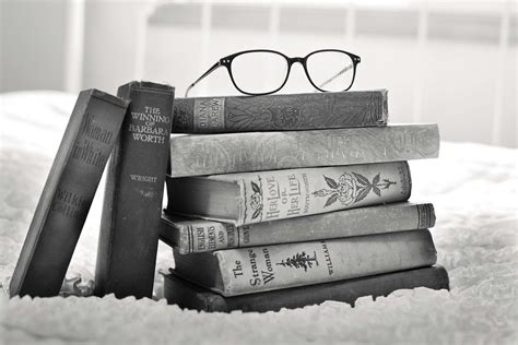 3840x2560 Antique Black And White Books Education Encyclopedia Glasses Gray Knowledge