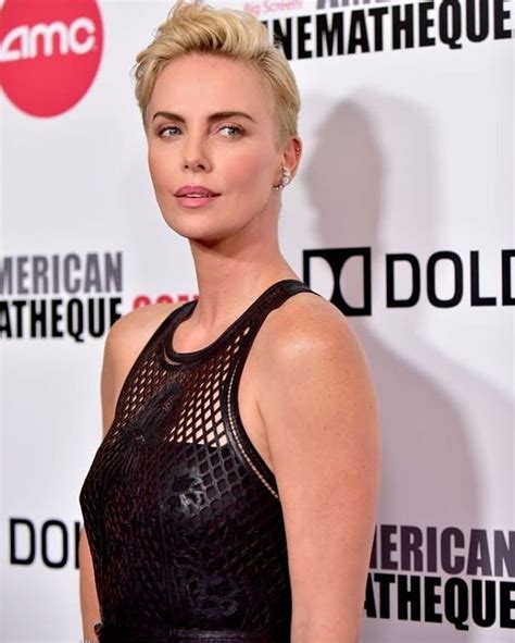 Omg😱 This Woman Is Gorgeous Charlize Theron Attends The 33rd American Cinematheque Awards