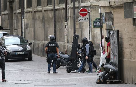 Attentat (novel), a 1997 novel by amélie nothomb. Fausse alerte attentat à Paris : un adolescent de 16 ans ...