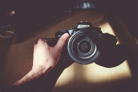 무료 이미지 손 빛 사진술 검은 닫다 디지털 카메라 카메라 렌즈 디지털 Slr 일안 리플렉스 카메라 카메라