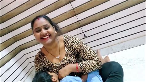 Mummy Apne Bacche Ko Dudh Pila Rahi Hain Video Viral Tranding