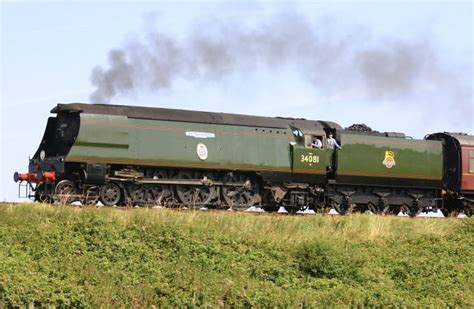 Unrebuilt Battle Of Britain Class 34081 92 Squadron Steam Train Photo Steam Trains Uk Steam