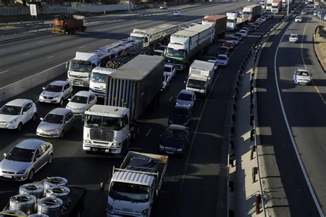 Johannesburg Taxi Strike Turns Violent Snarls Traffic 1520 Wbzw