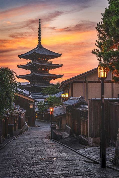 🇯🇵 Yasaka Pagoda Kyoto Japan Photographer Unknown 🏙🌅 Scenery