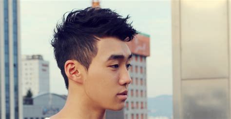 Korean males have a wide range of hair lengths, with some maintaining the generic male hair length and others challenging the female hair. Latest Trendy Asian and Korean Hairstyles for Men 2019 ...