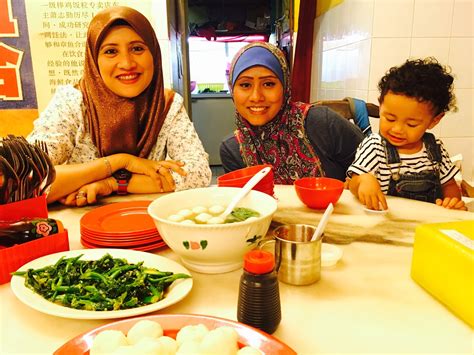But meeting my aunt and uncle and bringing home all the biscuits from australia was worth it. Review: Keenakan Nasi Kepal Di Restoran Ee Ji Ban Chicken ...