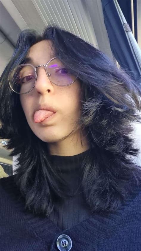 18f shy nerd but am i hot r amihot