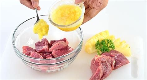 Sebab, air tidak bisa menghilangkan bau prengus kambing dan tekstur daging akan menjadi semakin alot. 5 Cara Mengolah Daging Kambing agar Tidak Bau - Beauty Journal
