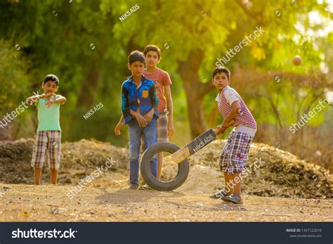 1046 Playing Cricket Motion Images Stock Photos And Vectors Shutterstock