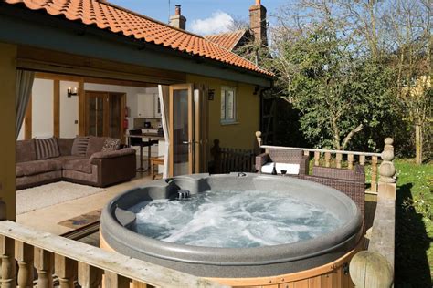 19 Best Holiday Cottages With Hot Tubs In The Uk Glamour Uk