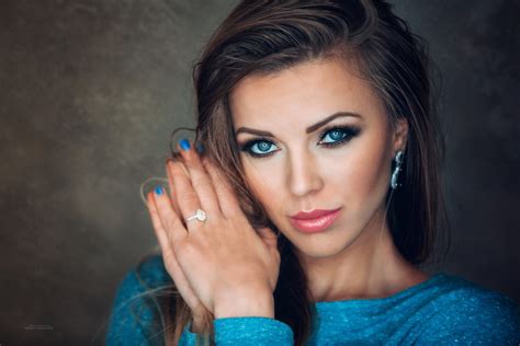 Women Model Brunette Blue Eyes Makeup Glamour Portrait Wallpaper