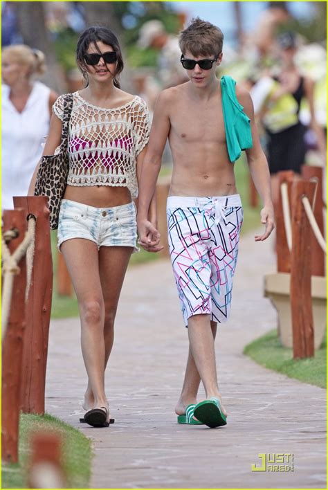Justin Bieber And His Girlfriend Selena Gomez At Beach